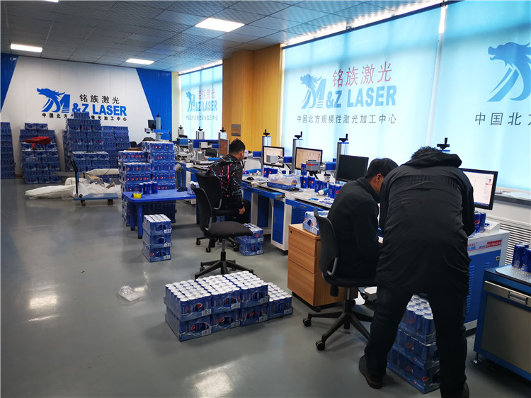 易拉罐可樂(lè)激光打標(biāo)刻字機(jī)廠家 易拉罐可樂(lè)激光打標(biāo)刻字機(jī)廠家