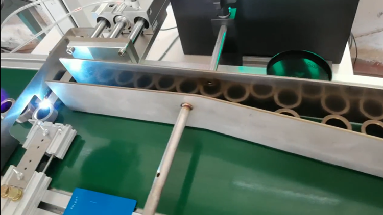 五金配件軸承自動(dòng)化激光打標(biāo)機(jī)(圖3) 五金配件軸承自動(dòng)化激光打標(biāo)機(jī)(圖3)